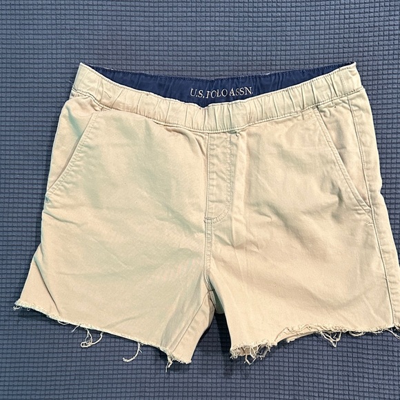 LIMITED TIME $4 ITEM!! U.S. Polo Assn. Men's Cream Flat Front Shorts - Picture 1 of 3